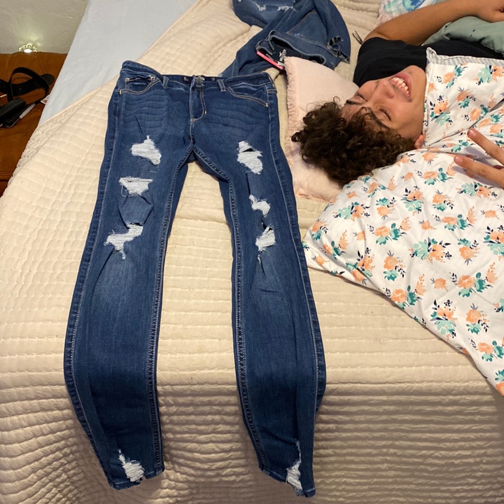 Hollister Jeans, length- 32 waist-26, and they’re a nice deep blue color.